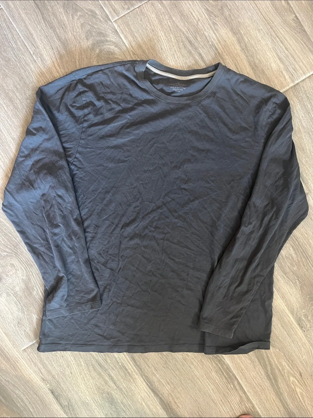 Banana Republic Men’s Black Long-Sleeve Crewneck Tee